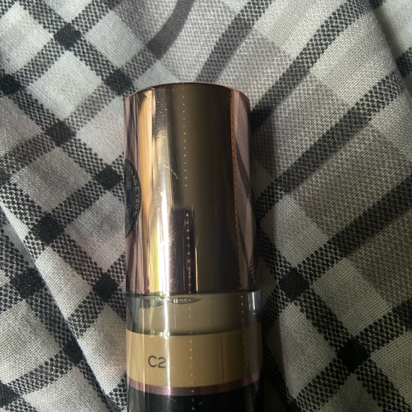 🩷Revolution infinite 16H wear concealer🩷 - Picture 3 of 3